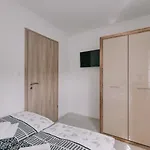 Bekeapartmanhaz * باداتشونيتوماي