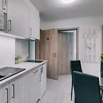 Bekeapartmanhaz شقة *